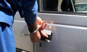 مردی که قصد دزدی داشت برای خود حادثه جالبی ساخت +فیلم