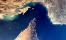 عبور از تنگۀ هرمز فقط با اجازۀ ایران
