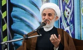 روبوسی کاظم صدیقی و وزیر ارشاد در نماز جمعه/ تصاویر

