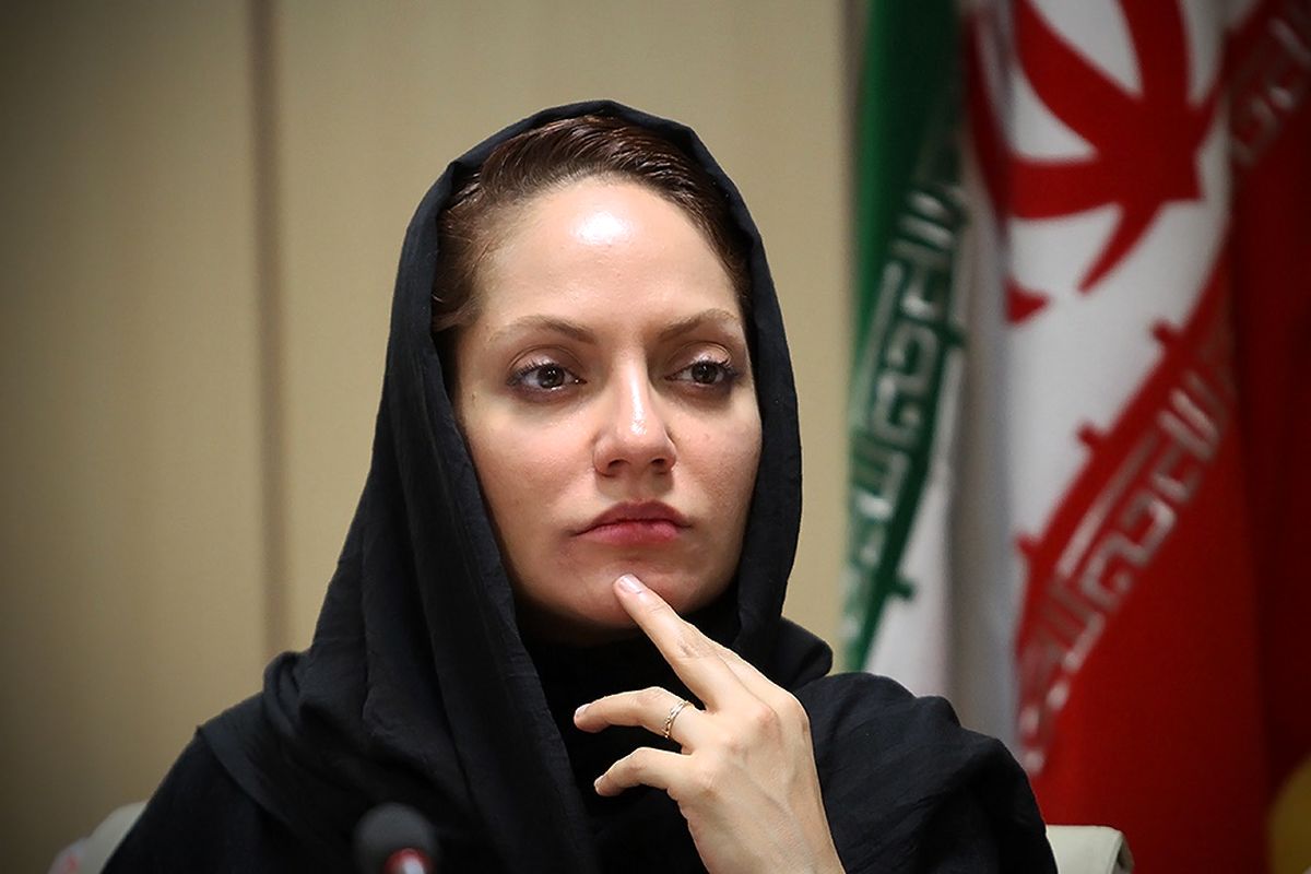 عکس/ مهناز افشار بالاخره برای تبلیغ دارو عذرخواهی کرد