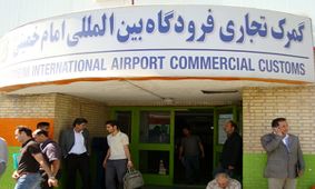 کشف داروهای قاچاق چمدانی در فرودگاه امام(ره) + فیلم