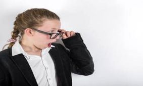 سوزن خیاطی داخل پای پیرزن که از آن خبر نداشت ! + عکس