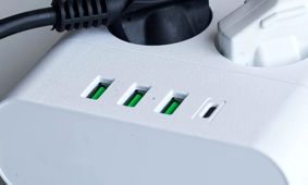 درگاه USB سبز رنگ به چه معناست؟