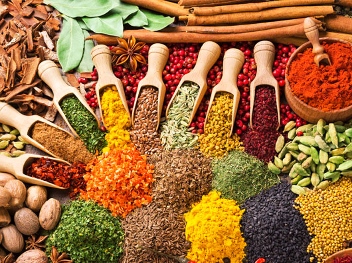 چگونه به غذا‌ها ادویه اضافه کنیم؟