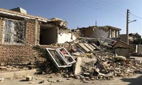 داستان بی‌پایان سلبریتی‌ها و بازی با زندگی مصیبت‌زدگان/ قیمت‌های نجومی خانه‌های ساخته شده برای زلزله‌زدگان