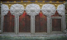 پس از ۴ سال تلاش هنرمندان ایرانی؛ نیم‌ضریح‌های خیمه‌گاه حسینی(ع) رونمایی شد + تصاویر