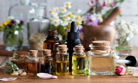 با این روش ۴ مرحله‌ای به راحت در خانه عطر مخصوص خود را بسازید

