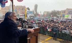 استقلال و آزادی هدف اصلی انقلاب اسلامی/با همت مردم و مسؤولان عرصه اقتصاد را نیز فتح خواهیم کرد