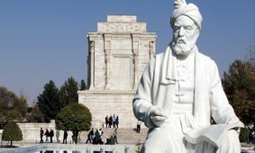 فردی که در ادبیات ایران فقط با فردوسی قابل مقایسه است