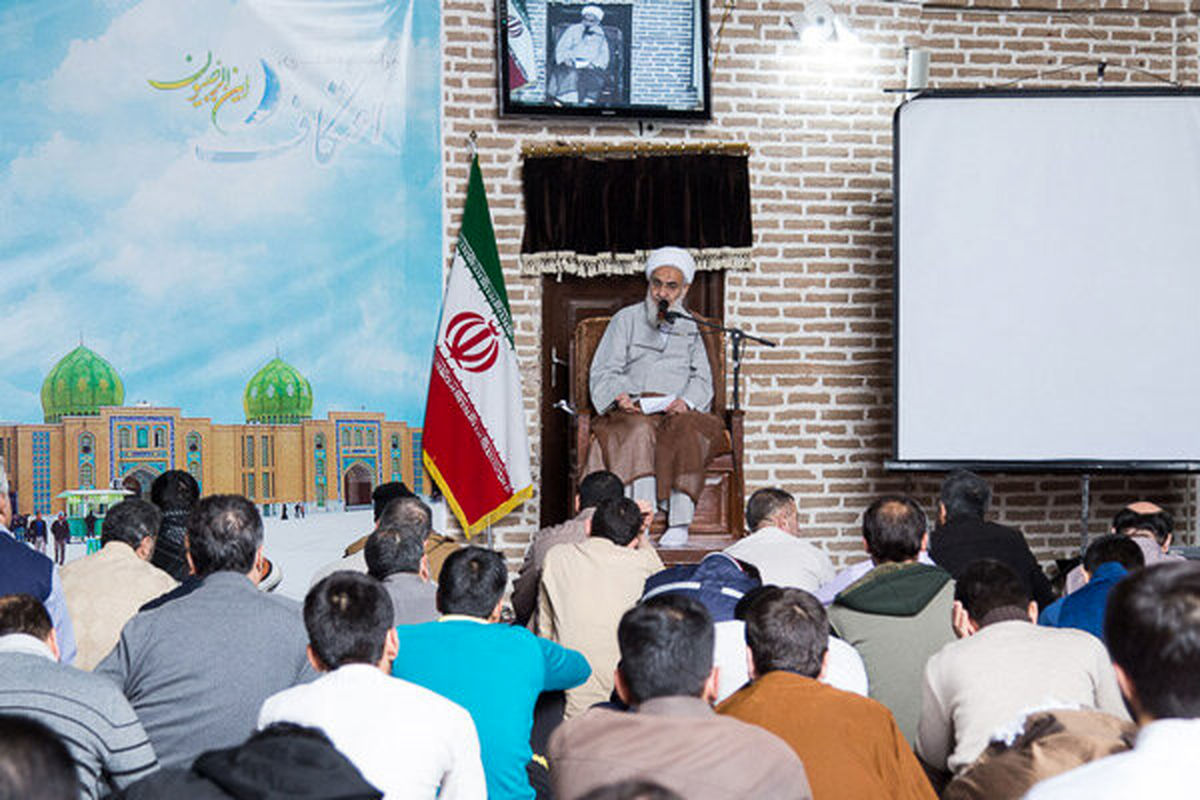 اعتکاف باید با اتفاقات روز جامعه هماهنگ باشد تا کلیسا نشینی نشود
