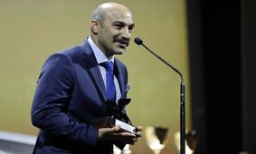 محسن تنابنده بهترین بازیگر مرد بخش افق‌های ونیز شد/ محسن تنابنده: دیشب با قرص خواب خوابیدم/ ویدئو