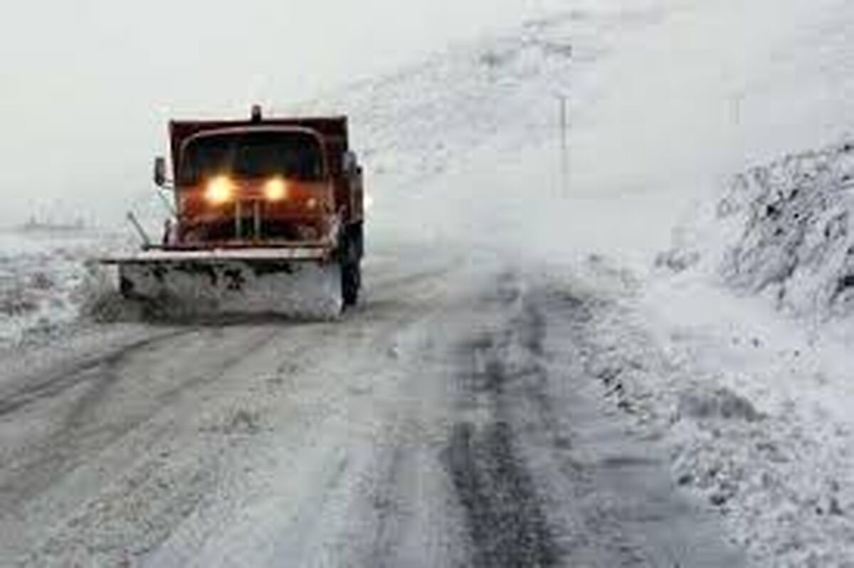 مدفون شدن خودروها میان برف در روستای «طرزم» ورزقان