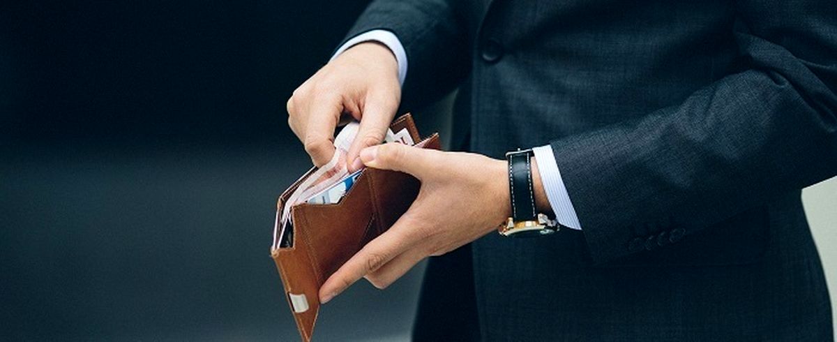 چه چیزهایى را نباید در کیف پولمان بگذاریم؟