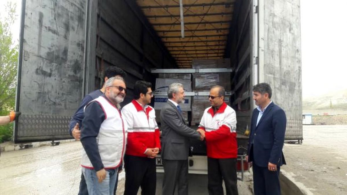 کمک ۶ تنی اسلواکی برای سیل‌زگان تحویل هلال احمر داده شد