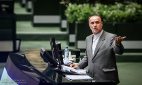 دولت قانون افزایش حقوق کارمندان را واژگون اجرا می‌کند