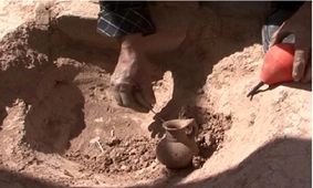 کاوش در گورستان تاریخی سرند هریس ادامه دارد