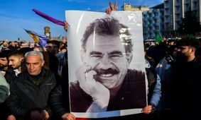 ملاقات هیئت سیاسی کُردها با اوجالان/ انتظار برای خلع سلاح پ‌ک‌ک در کردستان عراق

