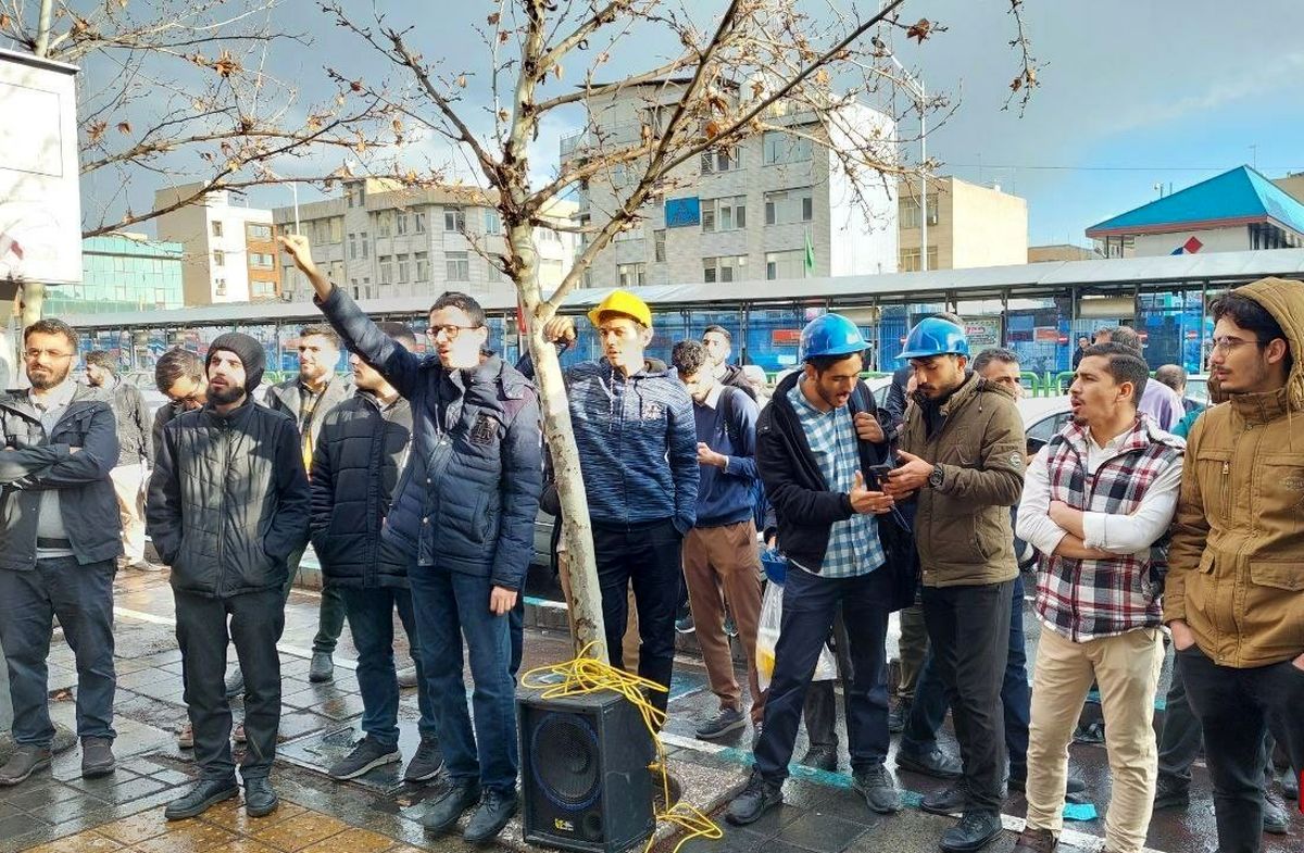 تجمع دانشجویان به منظور مطالبه تعیین دستمزد عادلانه برای کارگران/ ویدئو
