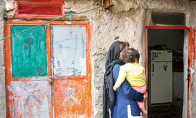 ۶۰ درصد مردم ایران فقیرند و دولت هر روز از ارزانی بنزین حرف می‌زند