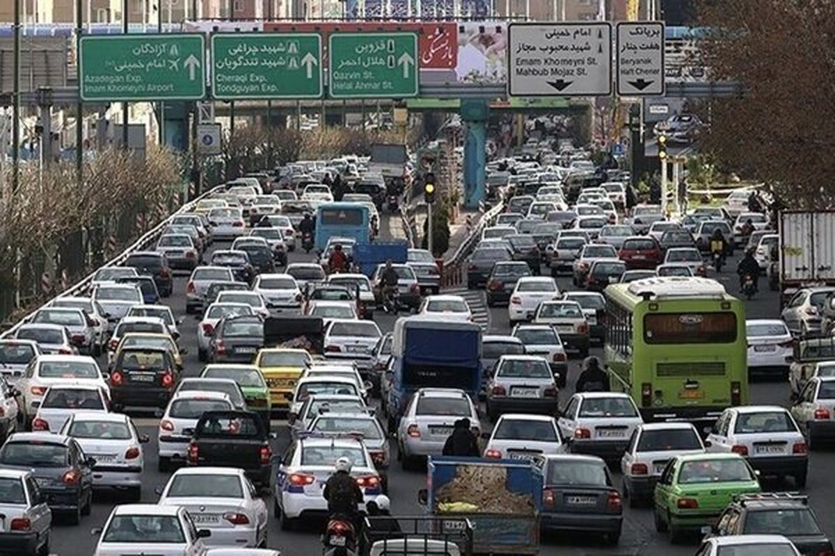 ترافیک سنگین در ورودی های تهران/ بارش و مه‌گرفتگی در جاده‌های شمالی
