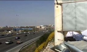 سقوط هولناک یک بیلبورد تبلیغاتی در اتوبان کرج-تهران/ ویدئو