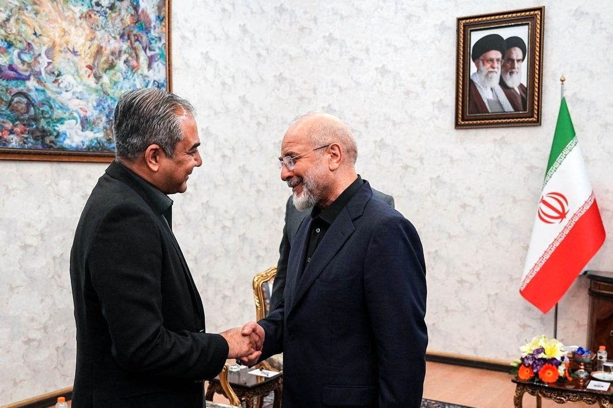 دیدار وزیر کشور پاکستان با قالیباف/ جزئیاتی از درخواست‌های آمریکا از ایران در مذاکرات/ حمله پهپادی به نزدیکی نیروگاه هسته ای براکه امارات/ ادعای سی‌ان‌ان درباره تهدید کابل‌های اینترنتی تنگه هرمز توسط ایران