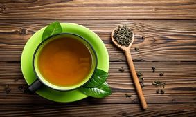 دمنوش چای سبز با زنجبیل، پونه و آویشن برای کاهش اثر سوء آلودگی هوا