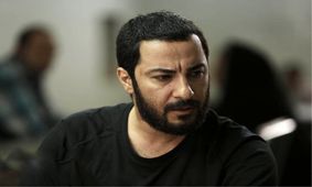 سفر در زمان؛ گریم پیرمردی «نوید محمدزاده» در یک نمایش؛ 14 سال قبل 