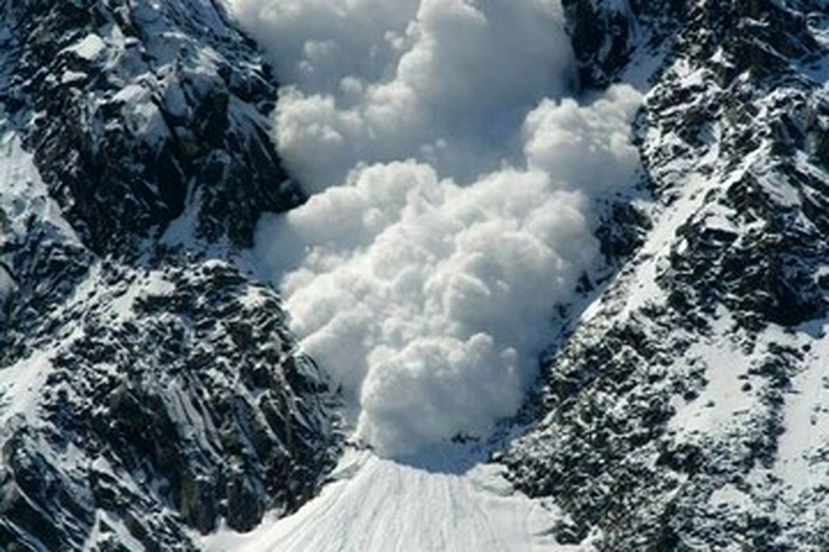 ریزش بهمن در گردنه بیژن؛ فوت ۲ نفر