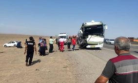 برخورد اتوبوس زائران کربلا با تریلر در آزاد راه ساوه-تهران، ۴۲ مصدوم برجای گذاشت


