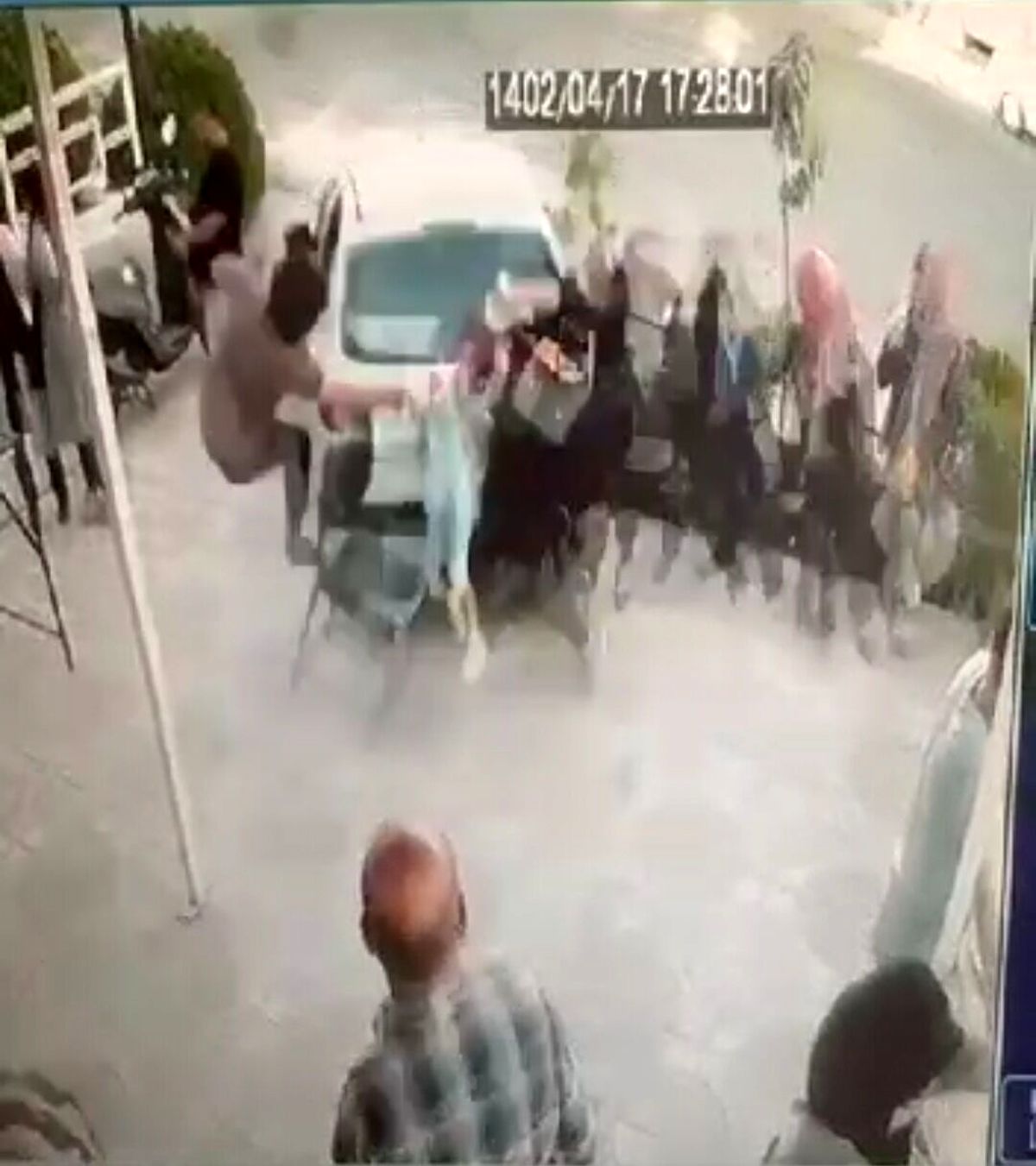تصادف خودرو با عابران در شیراز با ۱۰ مصدوم/ ویدئو