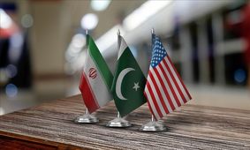 نخست وزیر پاکستان: عراقچی روز جمعه به من اطمینان داد که پس از گفتگو با رهبری ایران، به پاکستان پاسخ خواهد داد/ تلاش‌ها برای گفتگو میان ایران و آمریکا ادامه دارد