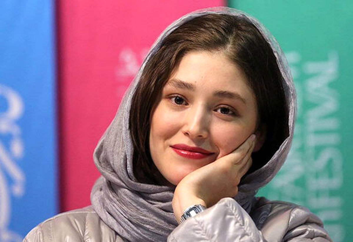 اشک‌های فرشته حسینی هنگام تشویق نوید محمدزاده در جشنواره ونیز/ عکس


