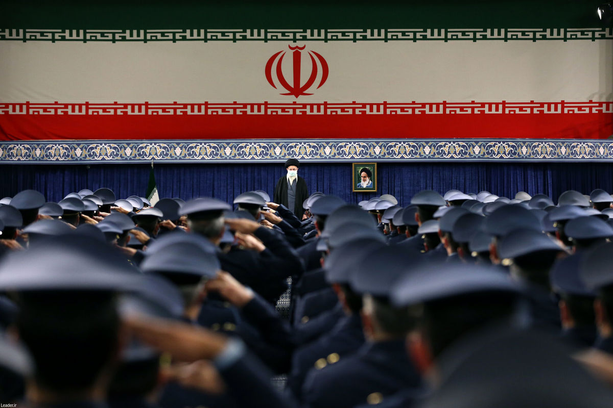 خب یک اختلافاتی قهراً وجود دارد، این اختلافات را نباید تبدیل کرد به گسل/ مقایسه‌ی ارتش جمهوری اسلامی با ارتش دوران پهلوی یکی از معرفه‌های حقیقت و هویت انقلاب ماست
