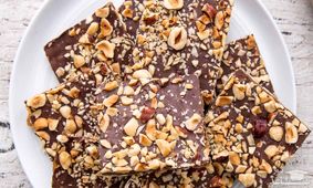 طرز تهیه شکلات آجیلی در منزل؛ ویژه شب یلدا