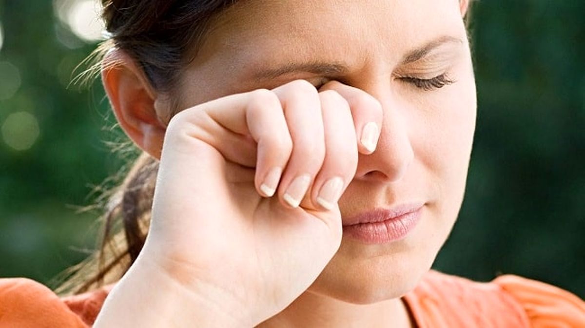 مالیدن چشم‌ ها چه عوارضی دارد؟