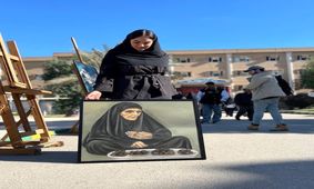 نمایشگاه نقاشی یک روزه در دانشگاه آزاد اهواز

