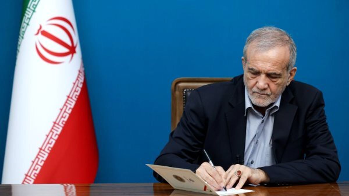 پزشکیان خطاب به آمریکایی‌ها نامه نوشت |  آنچه ایران انجام می‌دهد، دفاع است و نه حمله |   این جنگ دقیقا در راستای کدام منفعت واقعی مردم آمریکا است؟ 