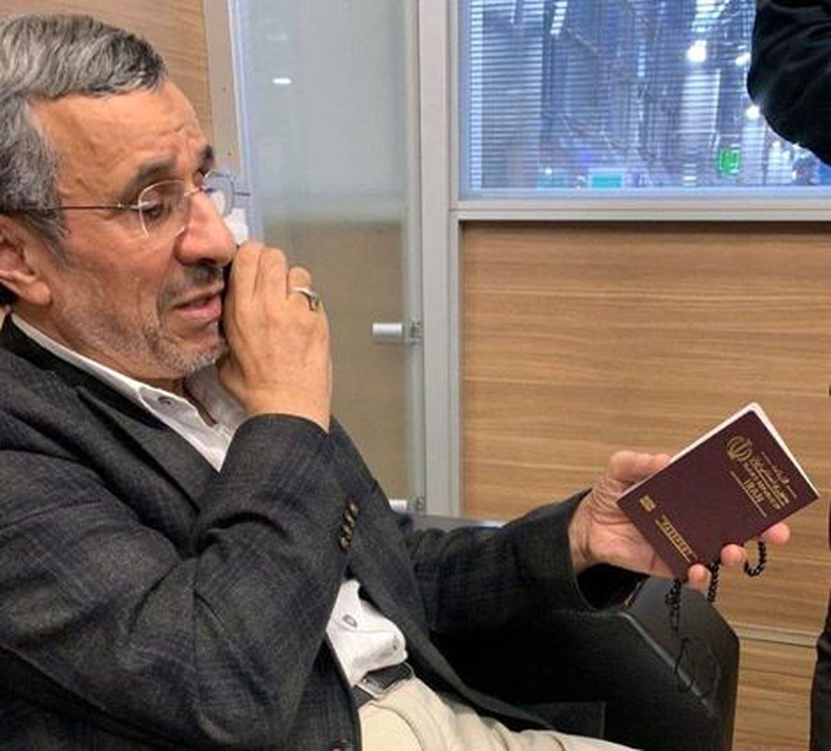 احمدی نژاد با این تاکتیک ممنوع‌ الخروجی را رفع کرد/ ویدئو