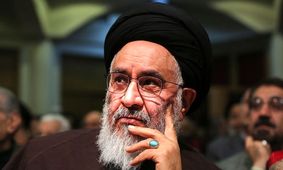 دکتر شفیعی کدکنی از مفاخر ادبی ایران هستند؛ چه کسی باور می‌کند کتاب ایشان با مشکل مواجه شود؟
