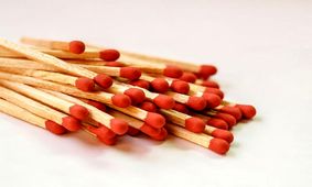 با جابجایی یک چوب کبریت، یک معادله صحیح درست کنید