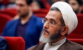 حوزه‌های علمیه اجازه ندهند تا افراد معمم در نقش ضابطین برخی نهاد‌ها تنزل پیدا کنند/ آداب معاشرت با مردم را به آن‌ها بیاموزند/ جامعه ایران روی بشکه باروت قرار گرفته است