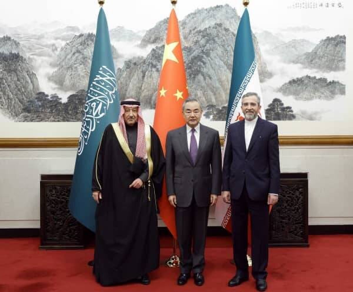 نشست مشترک ۲ دیپلمات ارشد ایرانی و عربستانی با وزیر خارجه چین


