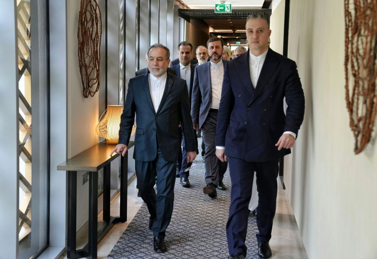جزئیات مذاکرات تهران و واشنگتن در مسقط / ایران طرح خود را ارائه داد/ گفتگوها به دور سوم رسید/ ایران از حق غنی‌سازی کوتاه نیامد/ گفتگوها فعلا تمام شد/ هیئت مذاکره کننده ایرانی به محل اقامت برگشت/ ادامه مذاکرات در روزهای بعد/ عراقچی: شروع خوبی بود