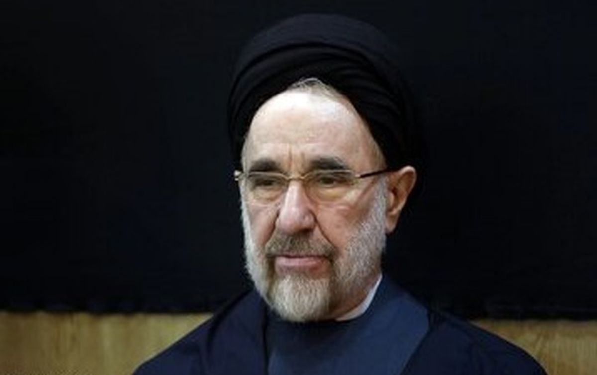 گفت‌وگوی سیدمحمد خاتمی و محسن هاشمی در یک مراسم 
