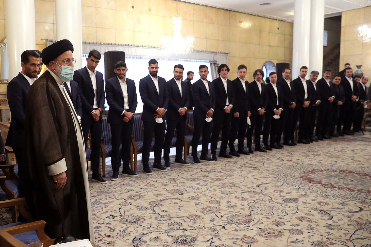 ملی‌پوشان ایران راهی قطر شدند/ بدرقه فوتبالیست ها با حضور رئیسی/ عکس
