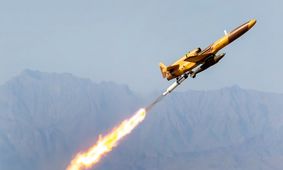 اولین تصاویر از لحظۀ انهدام یک پهپاد با پهپاد دیگر