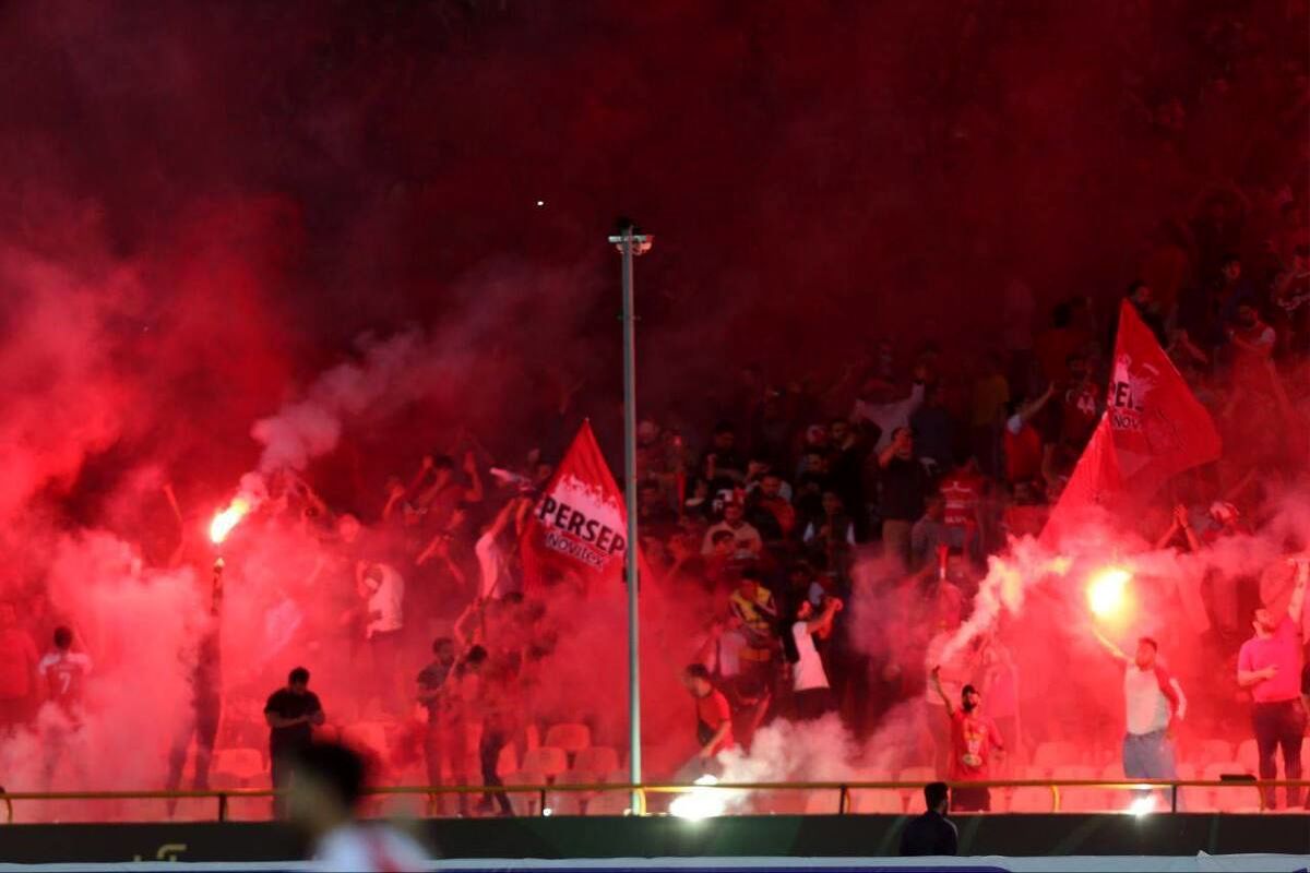 جشن پرسپولیسی‌ها در خیابان پیروزی تهران/ ویدئو
