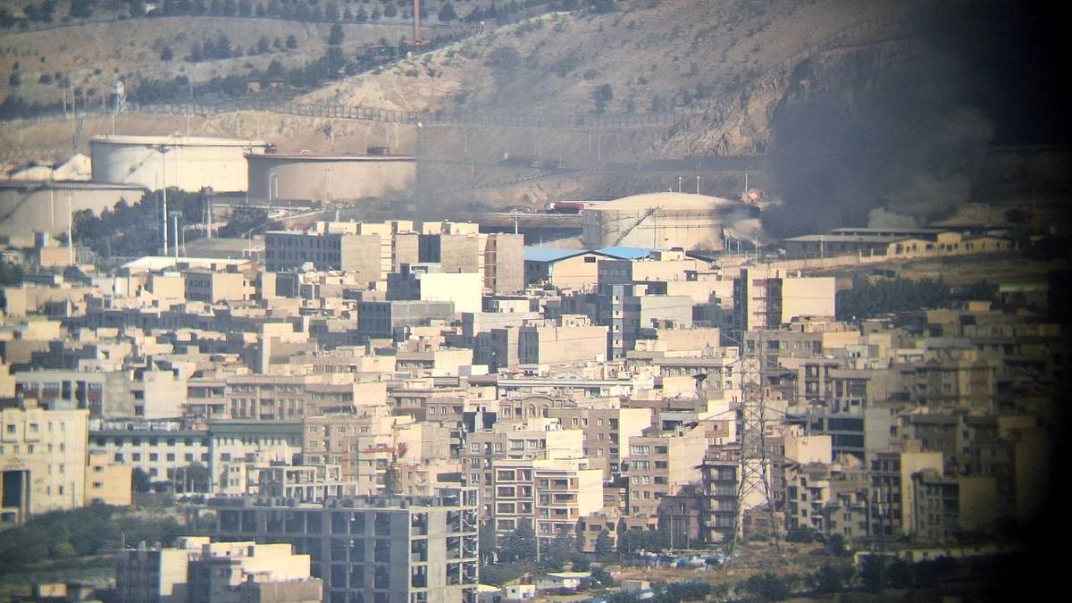 مخازن نفت تهران آسیبی ندید/ عکس