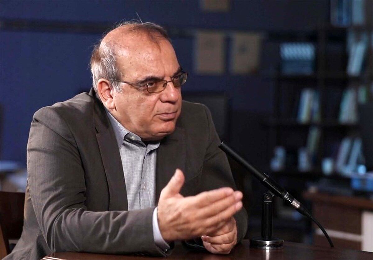 عباس عبدی: کاری نکنید مردم به جای پول با طلا و دلار معامله کنند